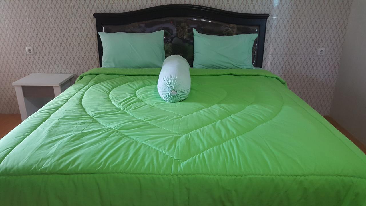 Nasional Hotel Gunungsitoli Oda fotoğraf
